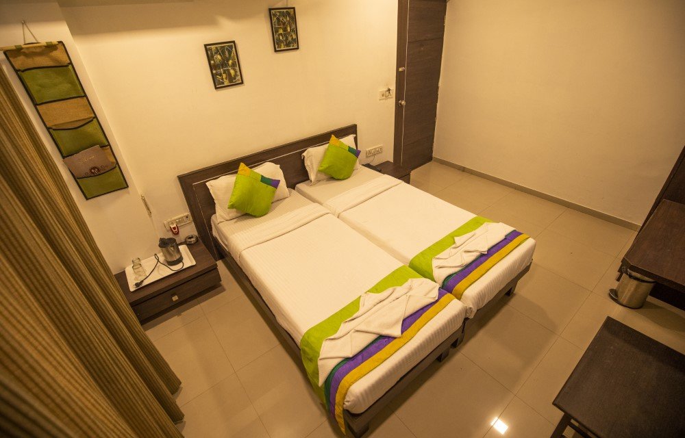 Twin Bed Room